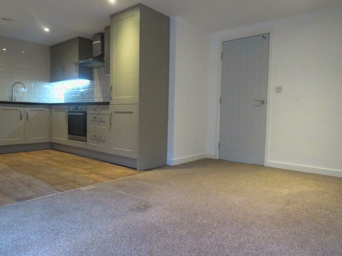 2 Bedroom Flat To Rent In Birmingham Road, Warwick, CV34