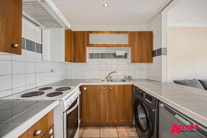 1 Bedroom Maisonette To Rent In Columbine Way, Romford, RM3