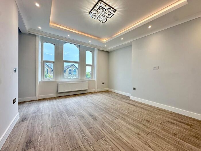 3 Bedroom Flat For Sale In Selhurst Road, South Norwood, SE25