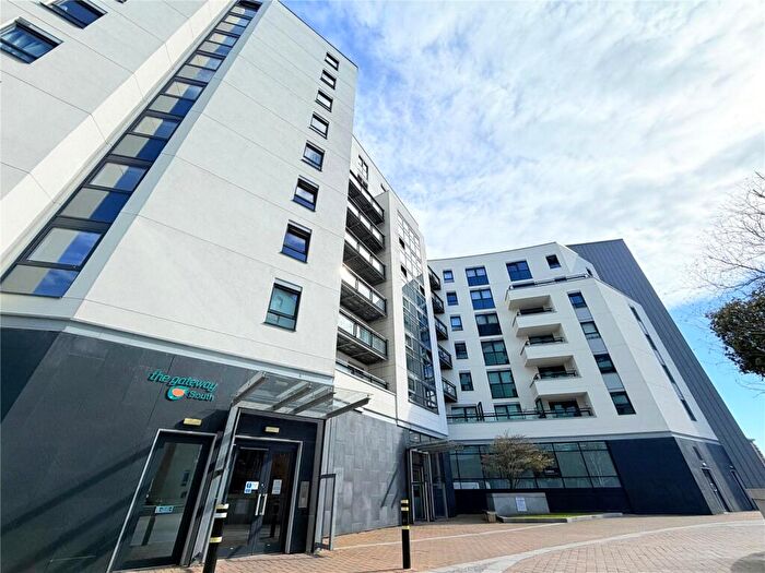 2 Bedroom Apartment To Rent In Gateway South, Marsh Lane, Leeds, LS9