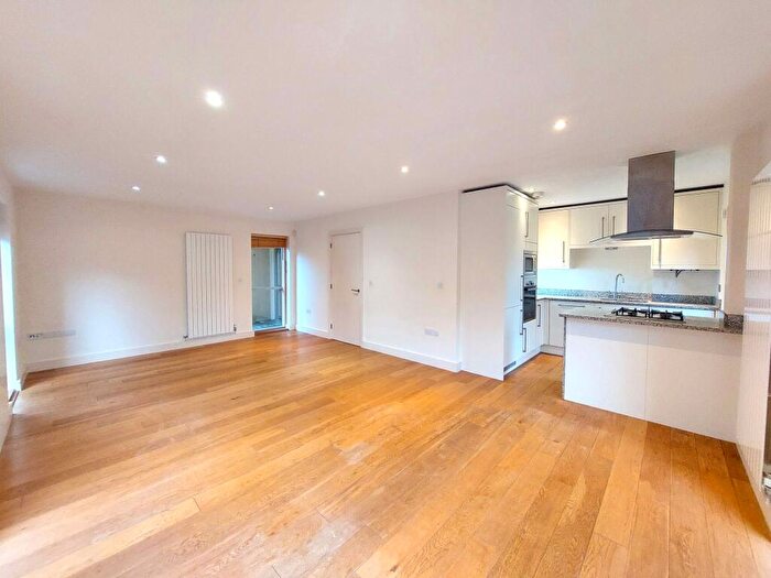 2 Bedroom Flat To Rent In Long Road, Lexington House, CB2