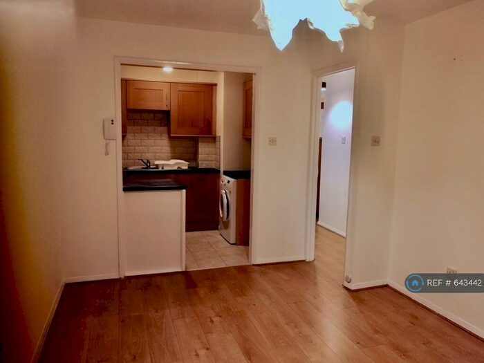 2 Bedroom Flat To Rent In Charles Court, Banbury, OX16