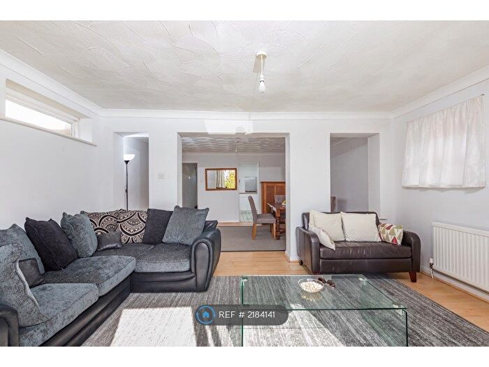 3 Bedroom Semi-Detached House To Rent In Seaview Road, Brighton, BN2