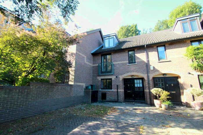 3 Bedroom Terraced House To Rent In Ridgeway Gardens, Highgate, N6