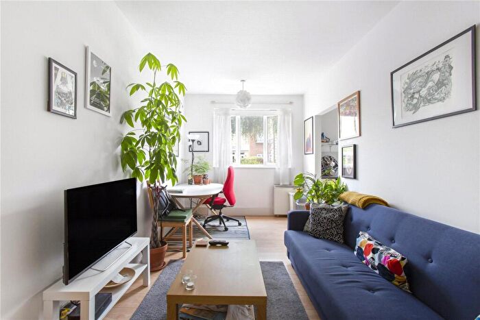 2 Bedroom Apartment For Sale In Holly Street, London, E8