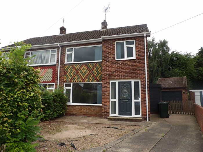 3 Bedroom Semi-Detached House To Rent In Ashburnham Gardens, Doncaster, DN5