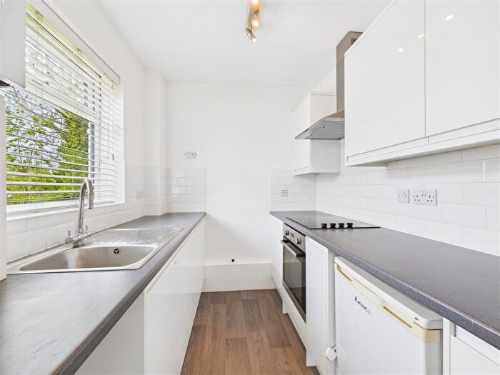 1 Bedroom Flat To Rent In Hazelwood Close, Hitchin, SG5