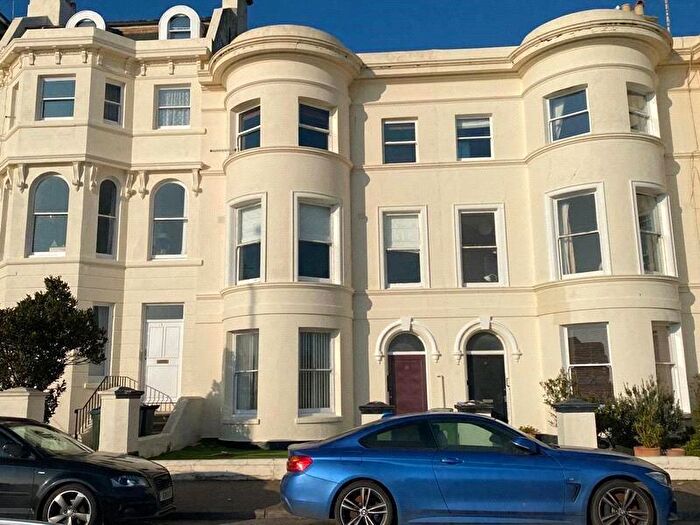 1 Bedroom Apartment To Rent In South Terrace, Littlehampton, West Sussex, BN17