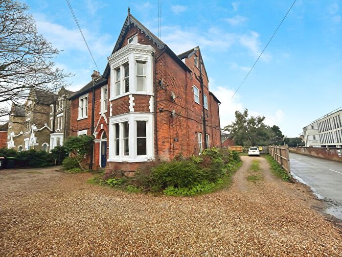 2 Bedroom Flat For Sale In Dynevor Road, Bedford, MK40