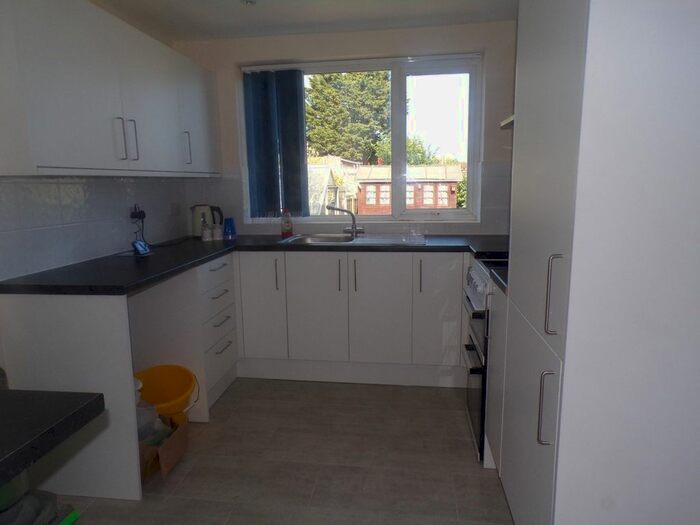 2 Bedroom Bungalow To Rent In Newington Road, Ramsgate, Kent, CT12