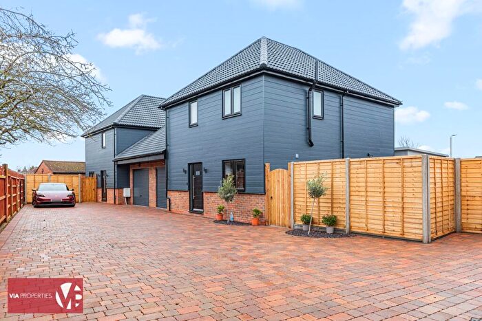3 Bedroom Semi-Detached House To Rent In Gurwood Close Duke Street, Hoddesdon, EN11