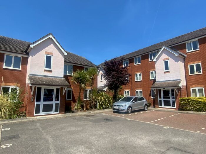 2 Bedroom Apartment To Rent In Windsor, Berkshire, SL4