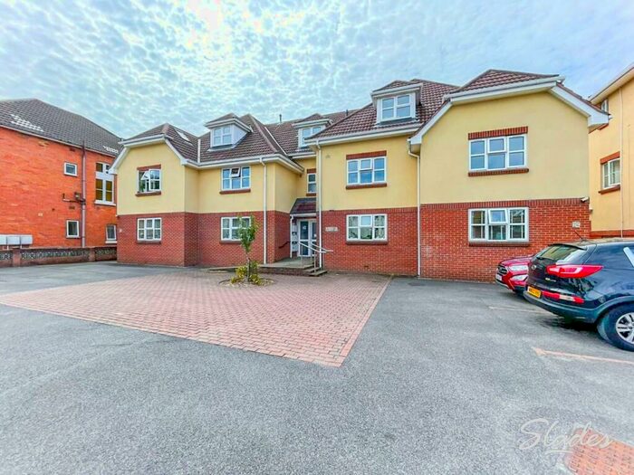 2 Bedroom Apartment To Rent In Parkwood Road, Southbourne, Bournemouth, BH5