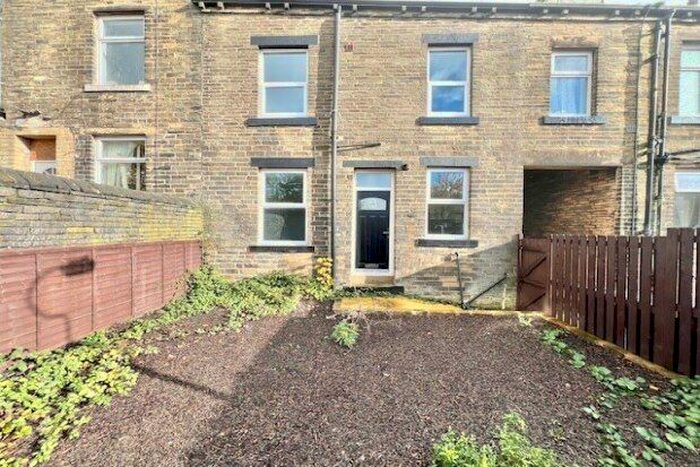 3 Bedroom Property To Rent In Cemetery Road, Bradford, BD8