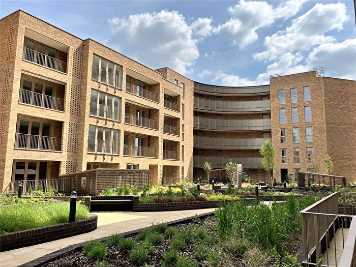 2 Bedroom Flat For Sale In Kings Road, Newbury, Berkshire, RG14