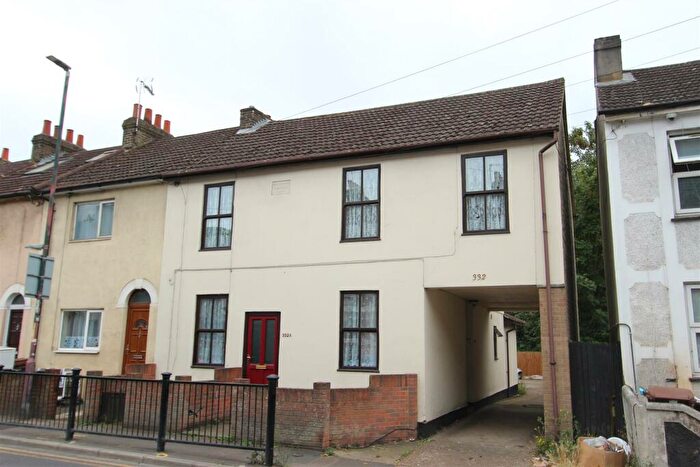 1 Bedroom Flat To Rent In Luton Road, Chatham, ME4
