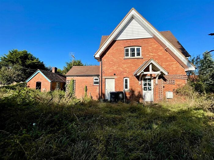 3 Bedroom Semi-Detached House For Sale In High Street, Rowde, Devizes, SN10