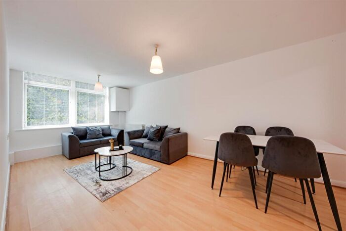 2 Bedroom Apartment To Rent In Fairlead House, Cassilis Road, London, E14