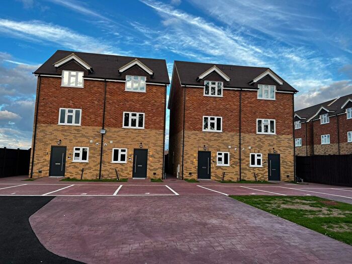 4 Bedroom Semi-Detached House To Rent In Buddleia View, Houghton Regis, LU5