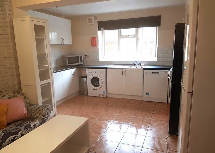 6 Bedroom Semi-Detached House To Rent In St. Marys Road, Oxford, OX4
