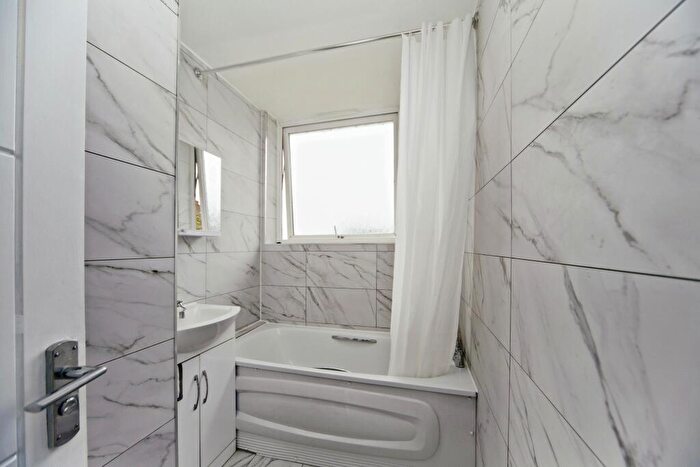 2 Bedroom Flat For Sale In Heathfield Road, Croydon, CR0