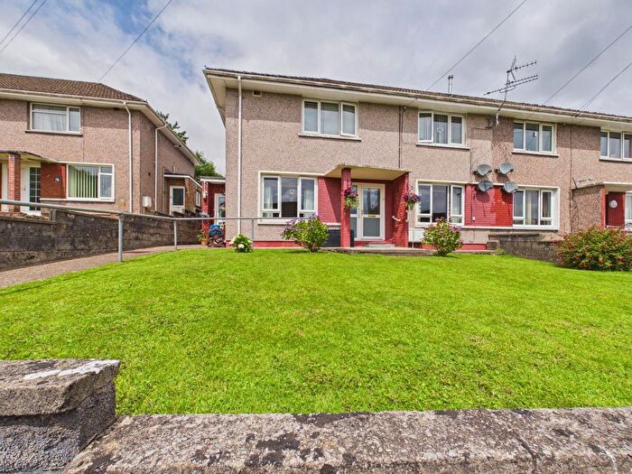 2 Bedroom Flat For Sale In Derllwyn Close, Tondu, Bridgend, CF32