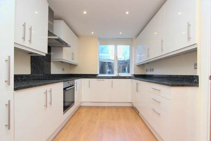 2 Bedroom Flat To Rent In Fortis Green, London, N2