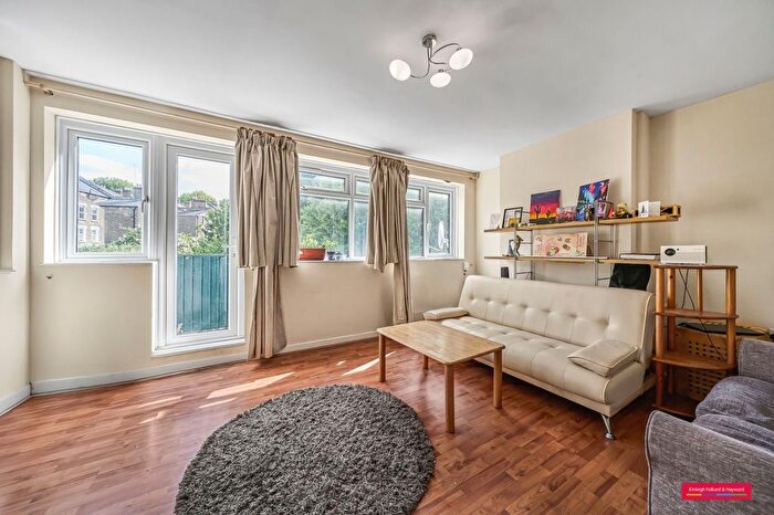 3 Bedroom Flat To Rent In Ommaney Road, New Cross, London, SE14