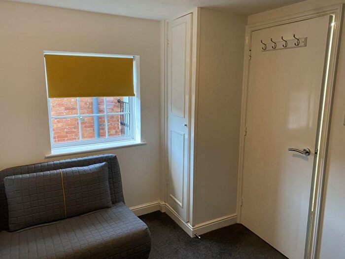 2 Bedroom Apartment To Rent In Flat Hampton Court, Market Harborough, LE16
