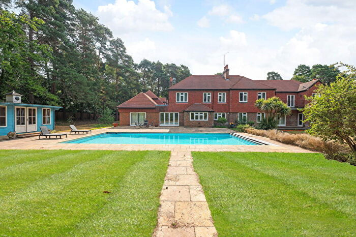 6 Bedroom Detached House To Rent In Byfleet Road, Cobham, KT11