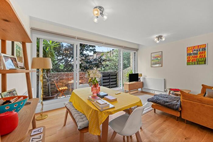 3 Bedroom Flat For Sale In Lonsdale Place, Islington, N1