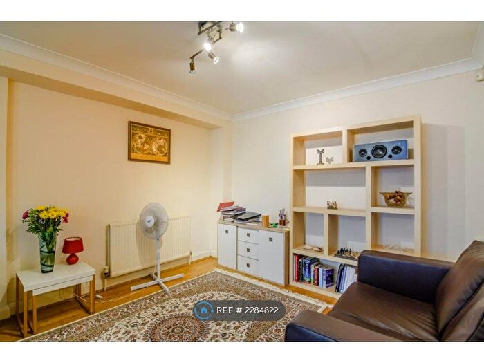1 Bedroom Flat To Rent In Carraway Heights, London, E14