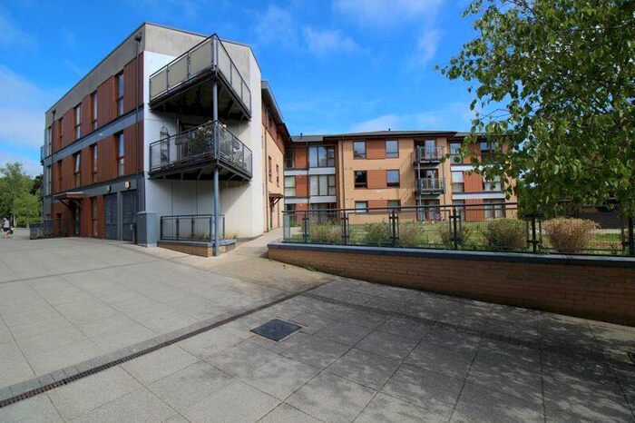 2 Bedroom Flat To Rent In Commonwealth Drive, Crawley, RH10