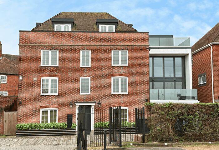 4 Bedroom Property For Sale In Rope Walk, Hamble, Southampton, SO31