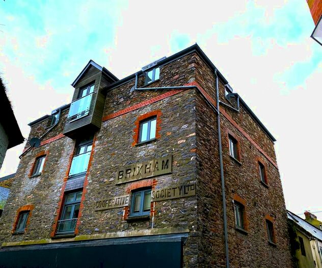 2 Bedroom Flat To Rent In Beach Approach, Brixham, TQ5