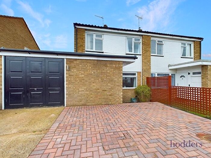 3 Bedroom Terraced House To Rent In Roakes Avenue, Addlestone, Surrey, KT15