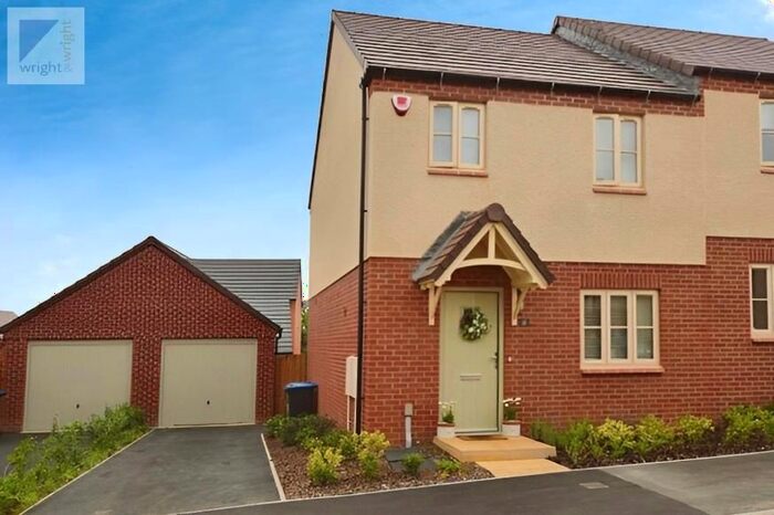 3 Bedroom Detached House For Sale In Broadleaf Road, Lutterworth, LE17