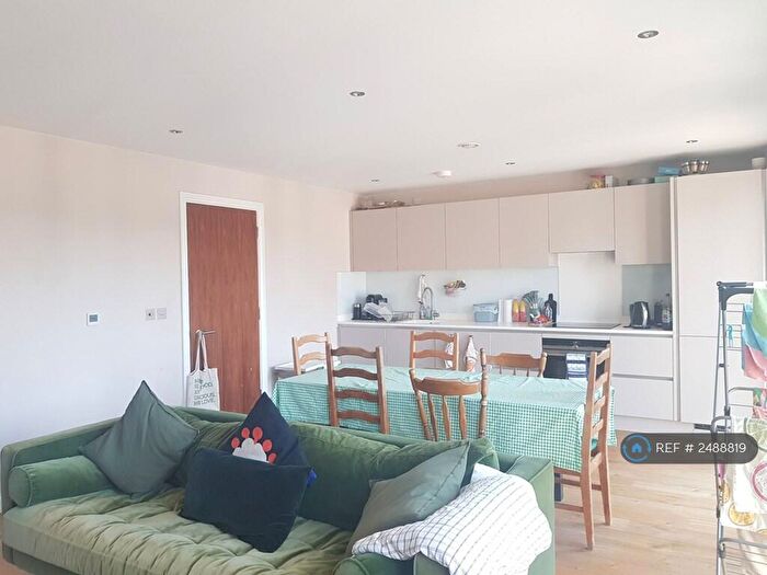 2 Bedroom Flat To Rent In Lyden Court, London, N19