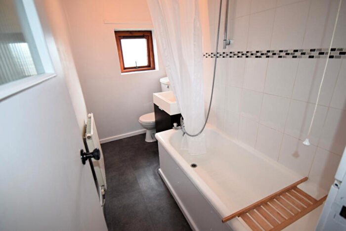 2 Bedroom Flat To Rent In Barras Close, Dalston, CA5