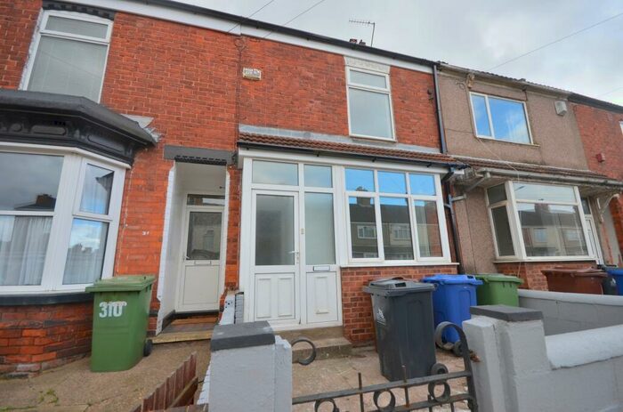3 Bedroom Terraced House To Rent In Heneage Road, Grimsby, DN32