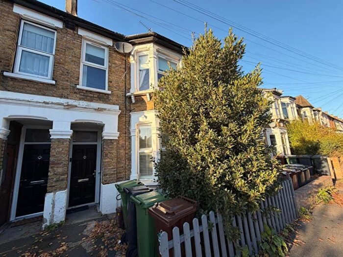 1 Bedroom Flat To Rent In Claude Road, Leyton, London, E10