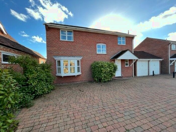 4 Bedroom Detached House To Rent In Church Gate, Thatcham, RG19