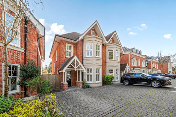 5 Bedroom Detached House For Sale In Sycamore Court, Oatlands Chase, Weybridge, KT13