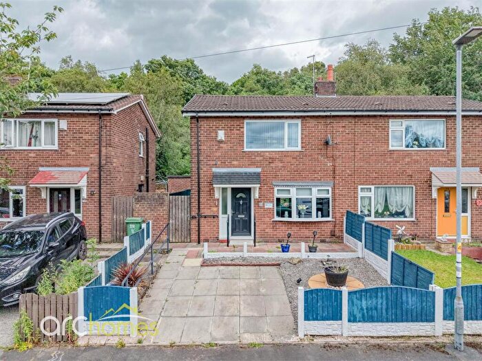 2 Bedroom Semi Detached House For Sale In Windermere Avenue, Atherton, Manchester, M46
