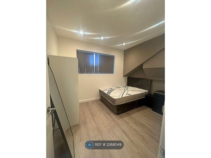 1 Bedroom Flat To Rent In Kirkstall Road, Leeds, LS4