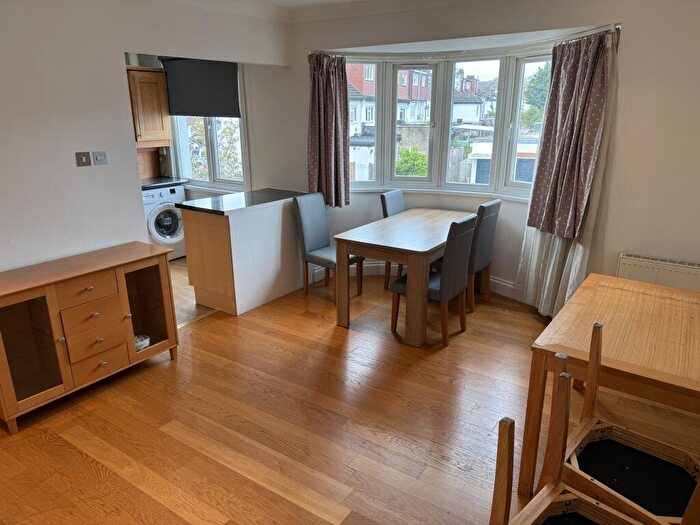 2 Bedroom Maisonette To Rent In Woodville Road, London, NW11