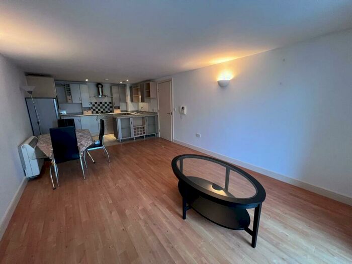 2 Bedroom Apartment To Rent In Whitworth Street West, Manchester, M1