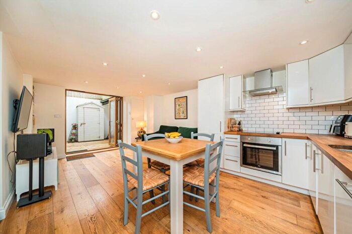 2 Bedroom Flat For Sale In Bird In Bush Road, Peckham, SE15