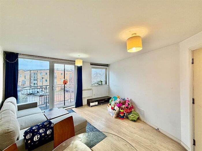 1 Bedroom Flat To Rent In Wooldridge Close, Feltham, TW14