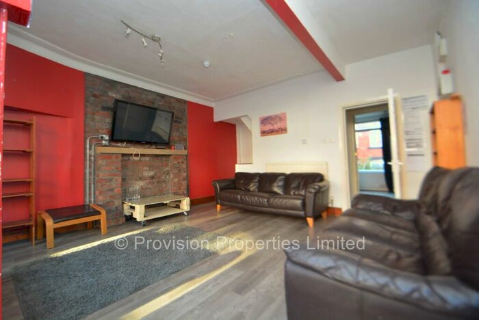 8 Bedroom Terraced House To Rent In Manor Drive, Hyde Park, Leeds, LS6